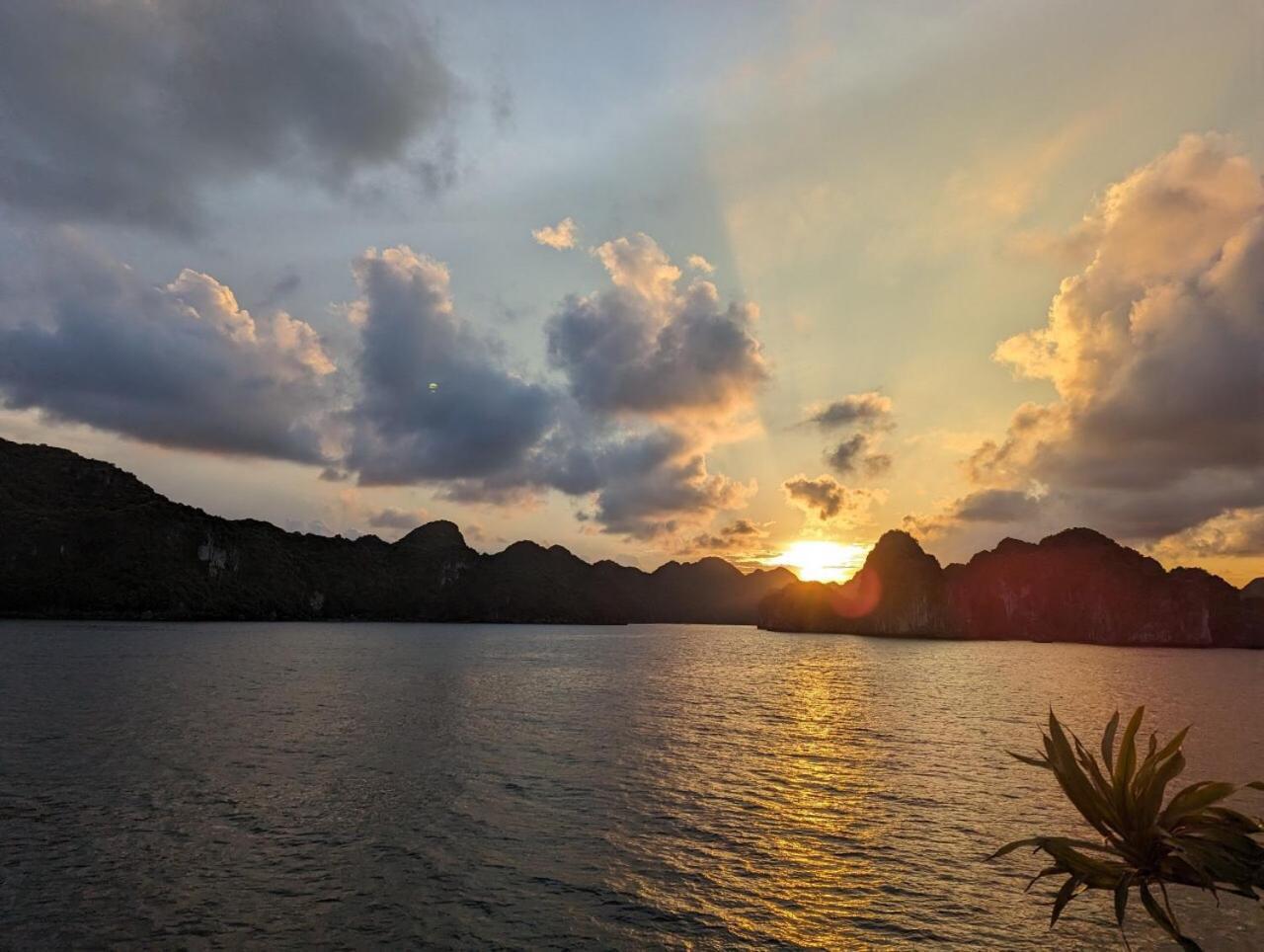 Cat Ba Wonder Hotel Dong Khe Sau エクステリア 写真